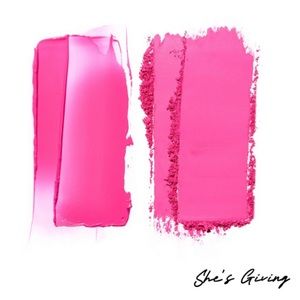 “She’s Giving” MAJOR HEADLINES DOUBLE-TAKE CRÈME & POWDER BLUSH DUO